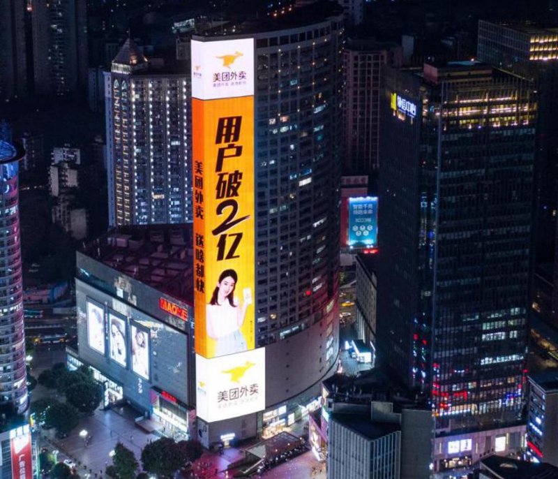 地铁车厢广告：城市流动的艺术